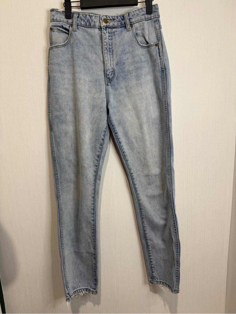 ROLLA’S Dusters High Rise Relaxed Jeans. Size 28. So cute! No flaws noted.
